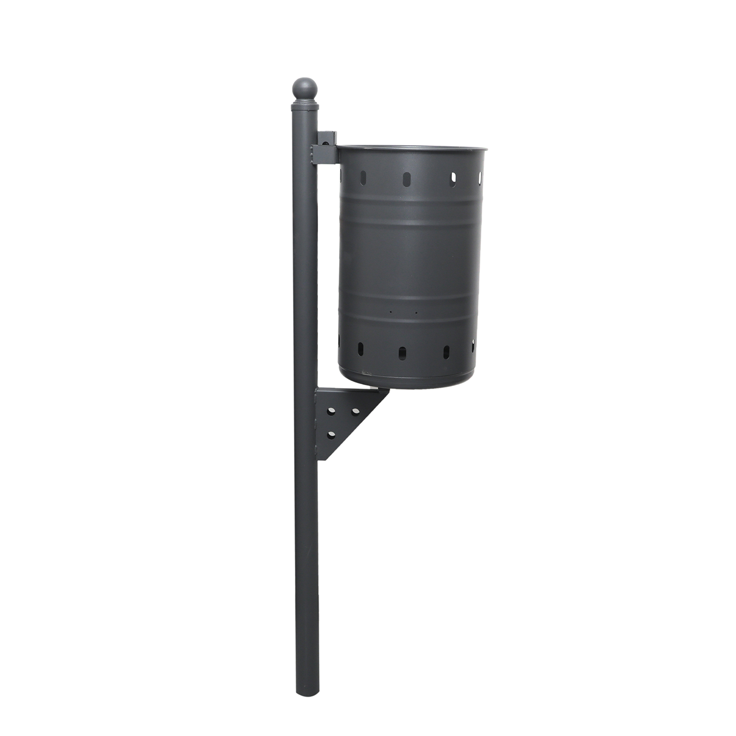 Papelera metálica clásica con cuerpo cilíndrico liso, hendiduras horizontales, perforaciones de ventilación y poste con remate esférico.