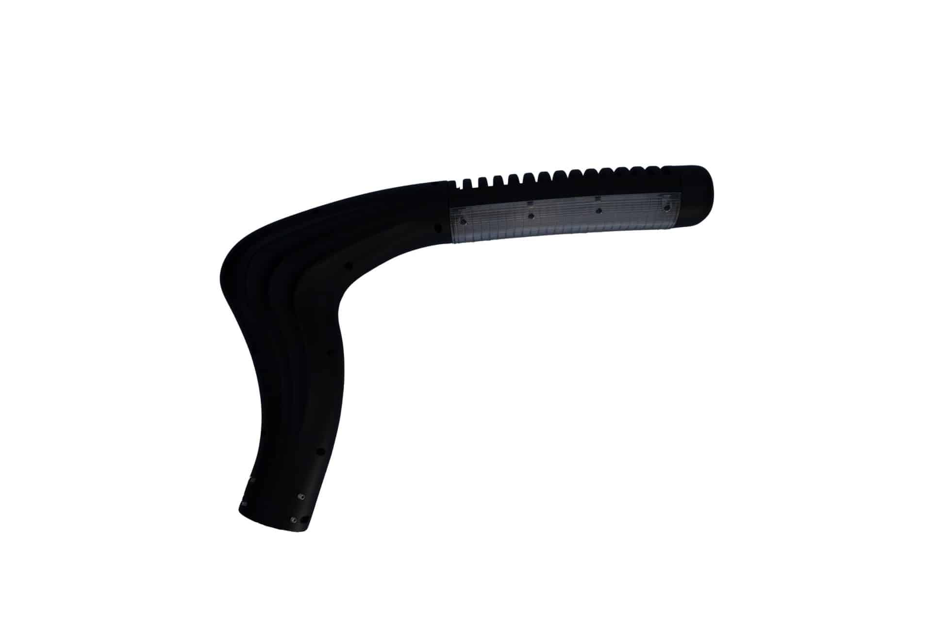 Farola Future de diseño contemporáneo con brazo curvo y tecnología LED, ideal para parques y entornos urbanos modernos.